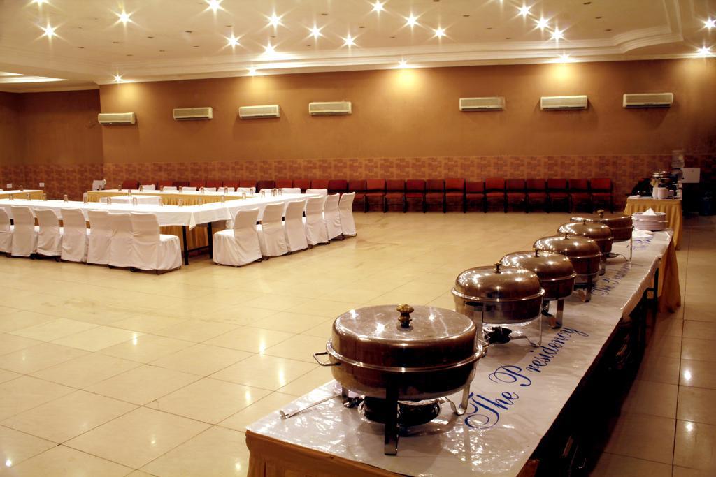 Hotel The Presidency à Bhubaneswar Extérieur photo